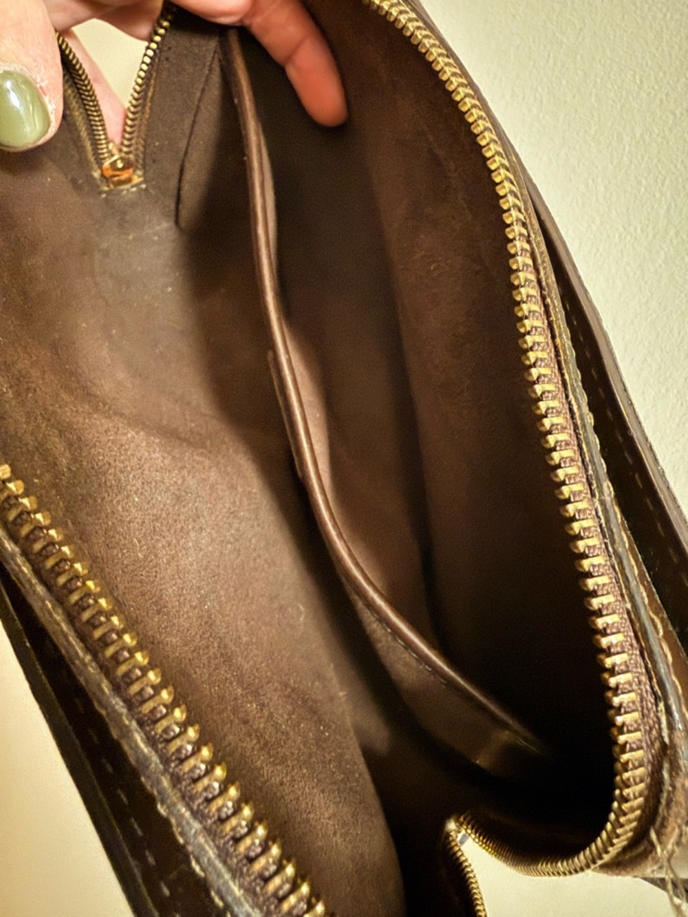 *Vintage* Authentic Louis Vuitton - Leather Damier Ebene Clutch / Wristlet w/COA - Picture 11 of 16